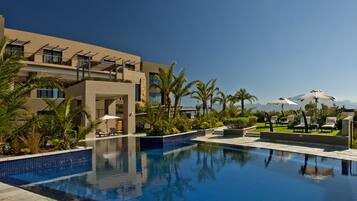 5 hồ bơi ngoài trời, dù/ô trên bãi biển/hồ bơi, ghế dài tắm nắng