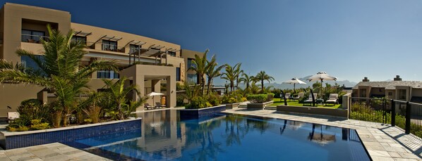 5 outdoor pools, pool umbrellas, pool loungers