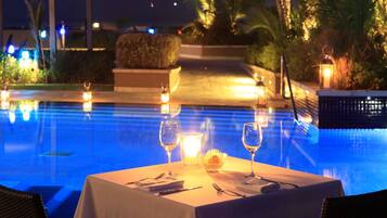 4 nhà hàng, phục vụ bữa sáng, bữa trưa, món ăn kiểu Địa Trung Hải