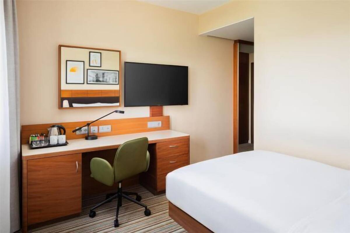 In-room safe, desk, laptop workspace, soundproofing