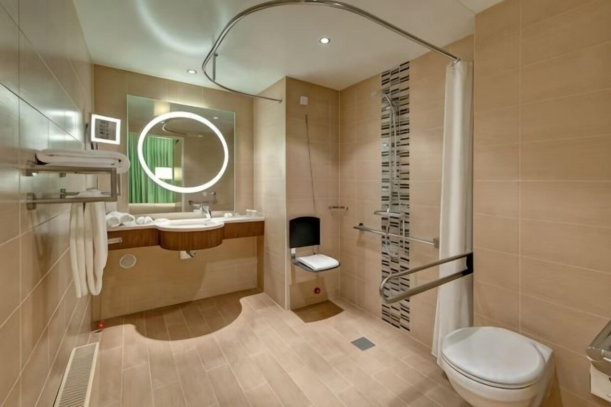 Amenidades de baño gratuitas, secadora de cabello, toallas 