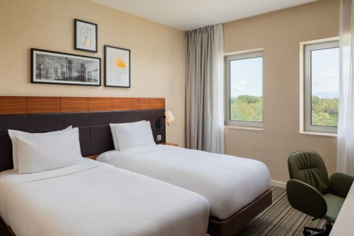 In-room safe, desk, laptop workspace, soundproofing