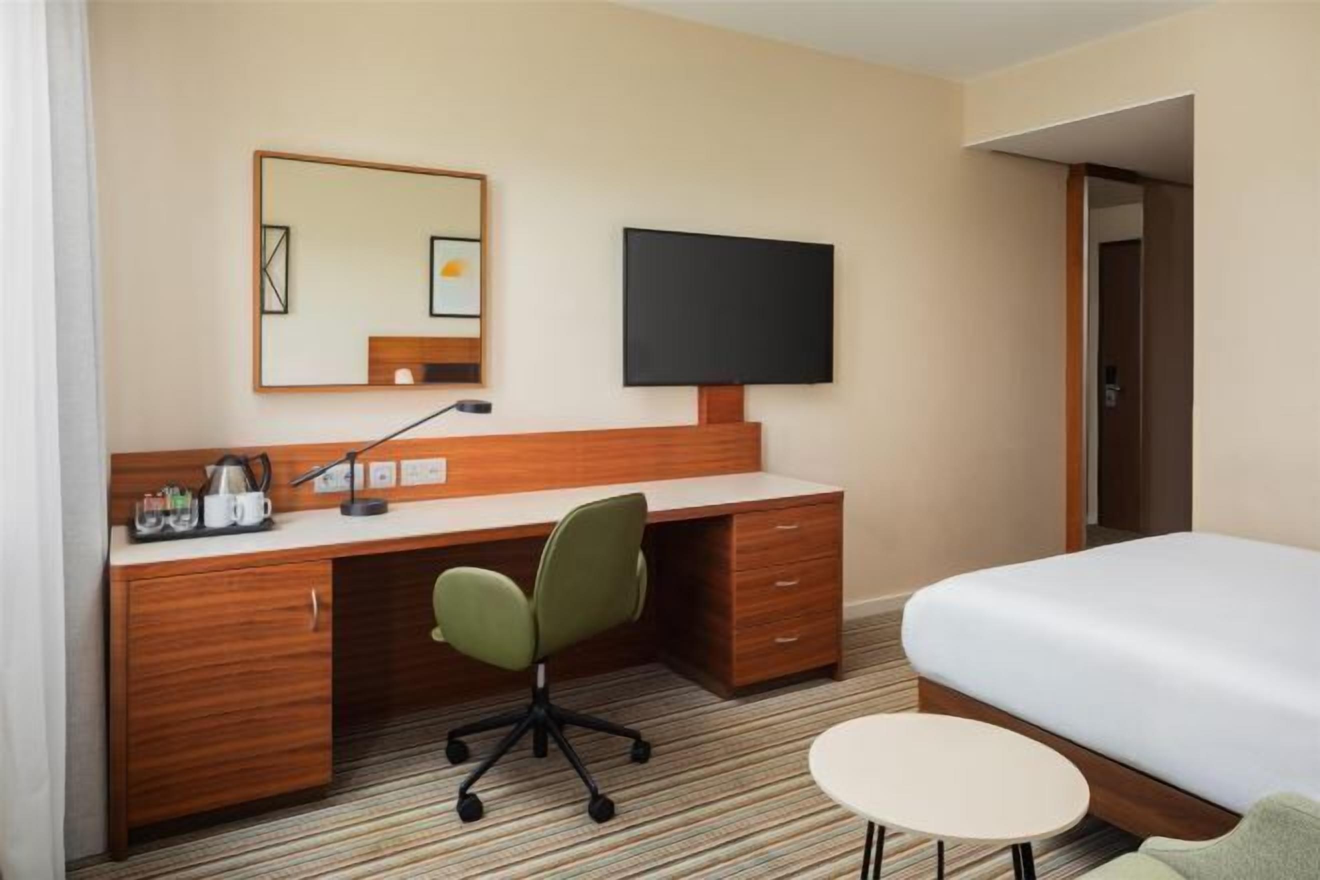 Tallelokero huoneessa, työpöytä