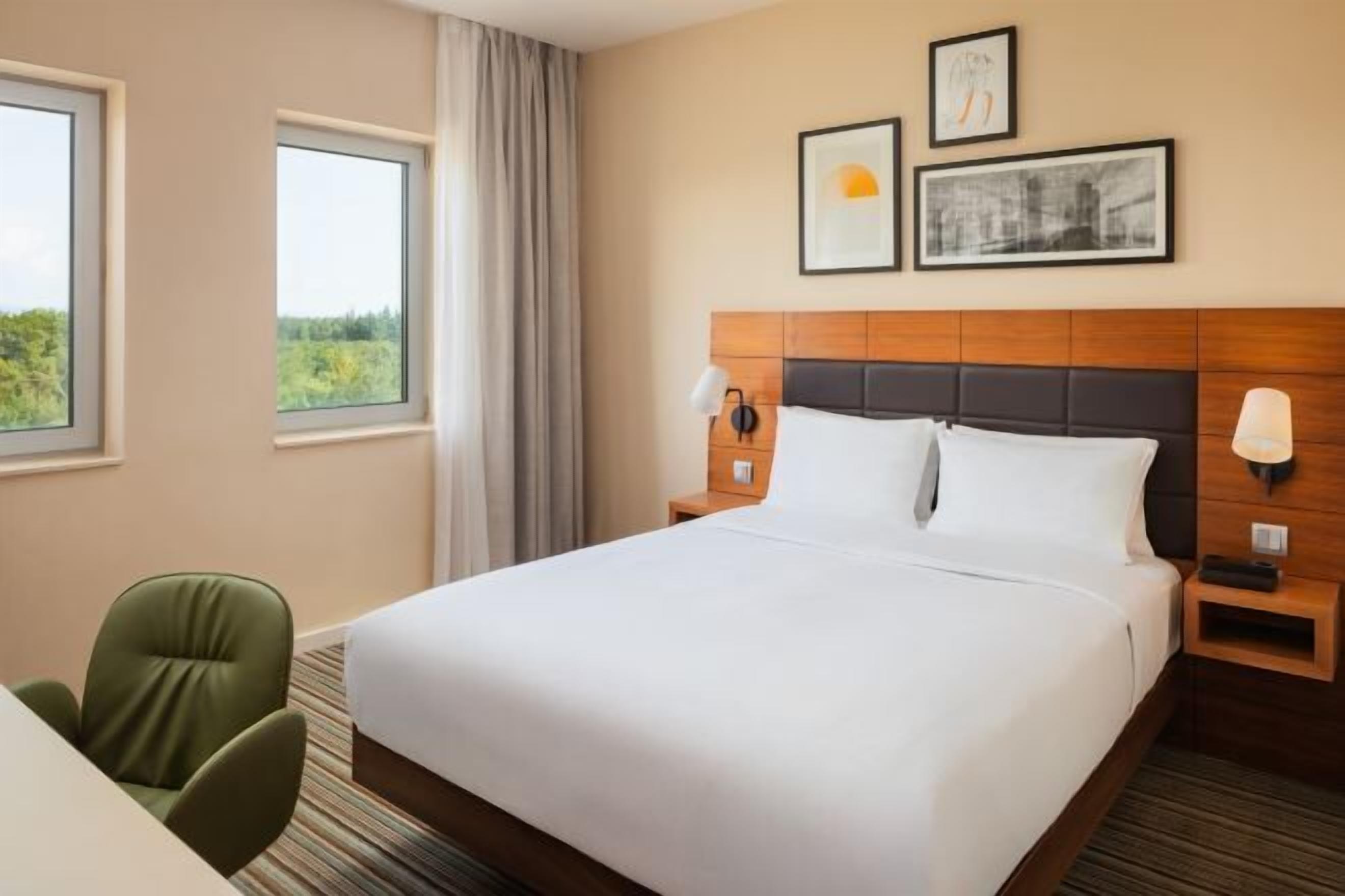 In-room safe, desk, laptop workspace, soundproofing