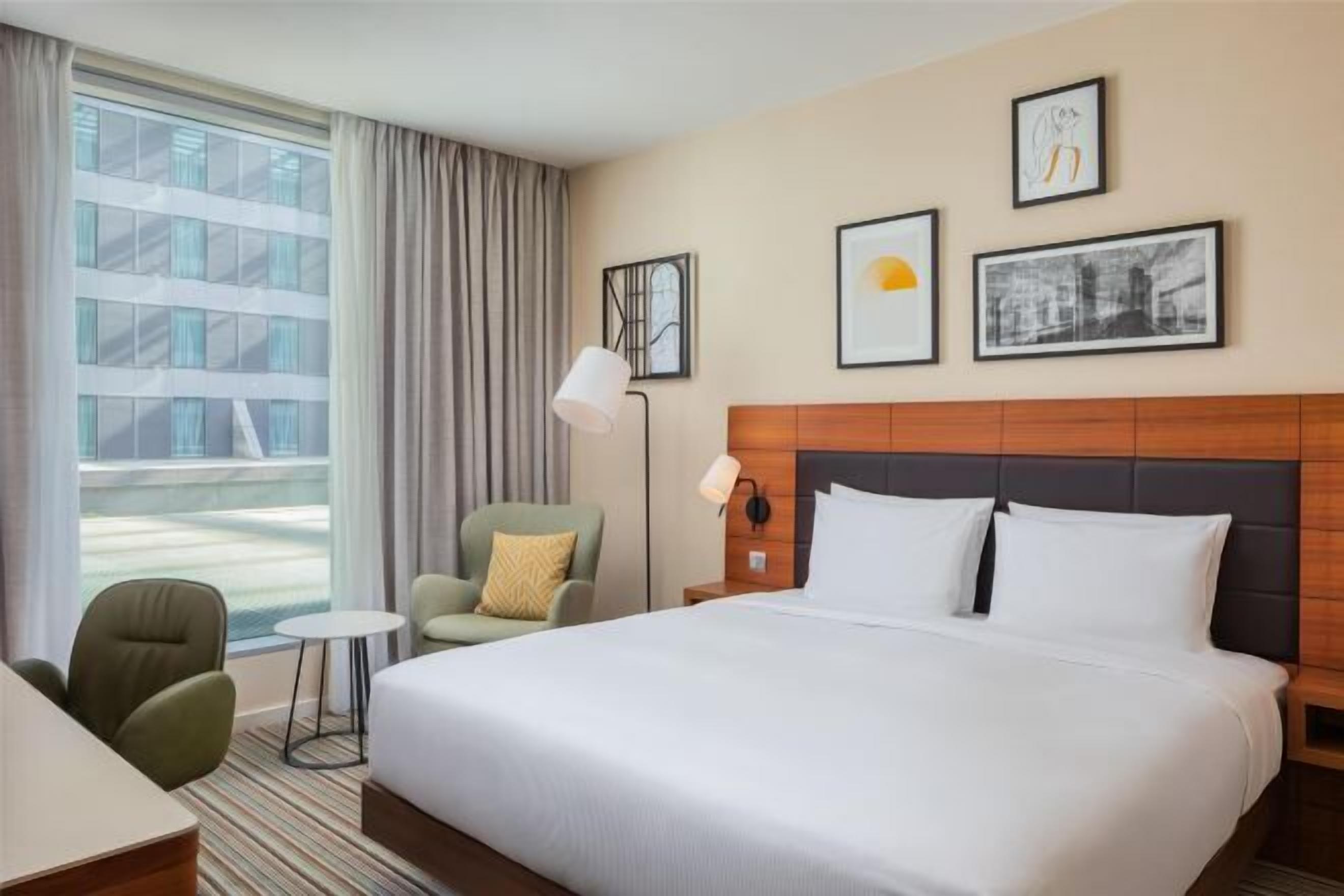 Tallelokero huoneessa, työpöytä