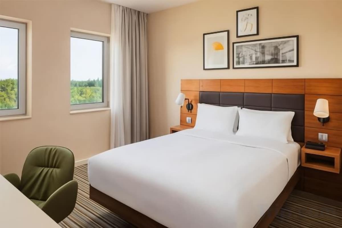 In-room safe, desk, laptop workspace, soundproofing