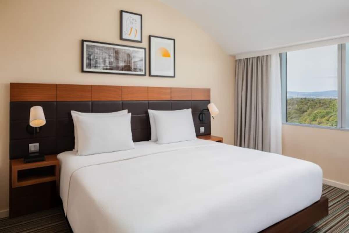 In-room safe, desk, laptop workspace, soundproofing