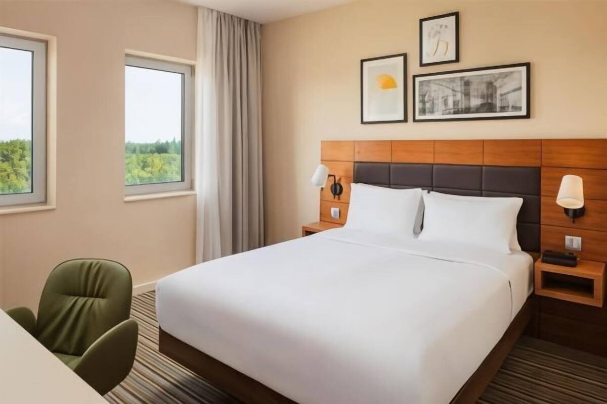 In-room safe, desk, laptop workspace, soundproofing