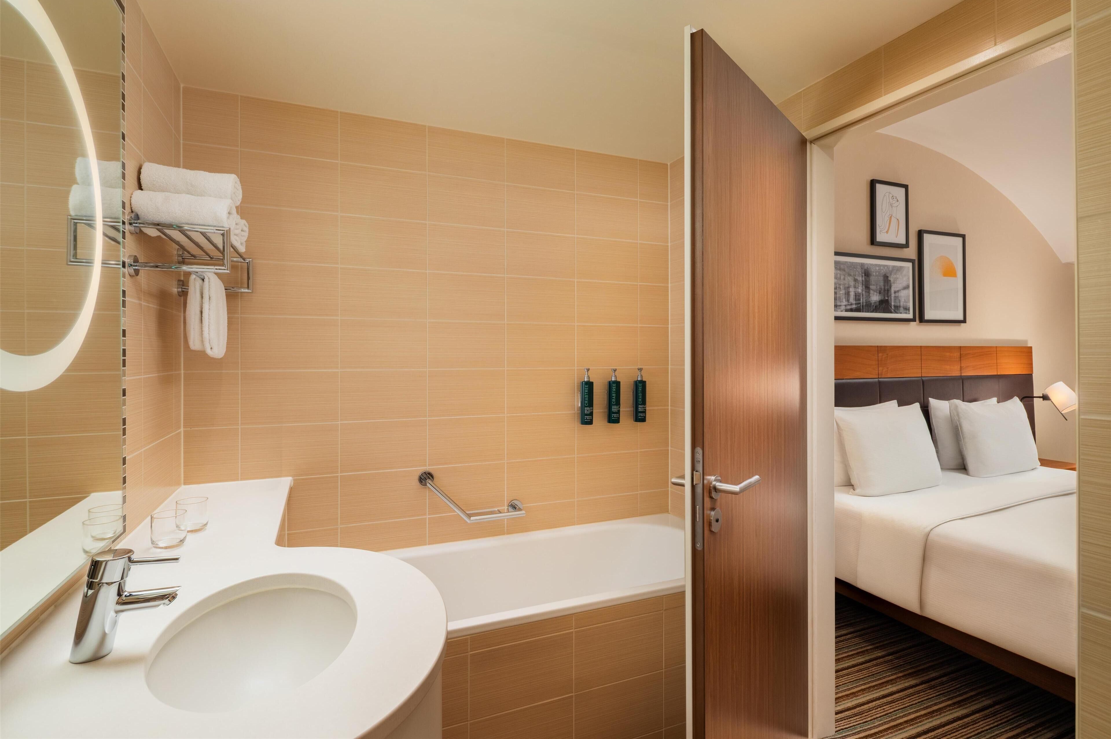 Junior Suite, 1 King Bed | Bathroom