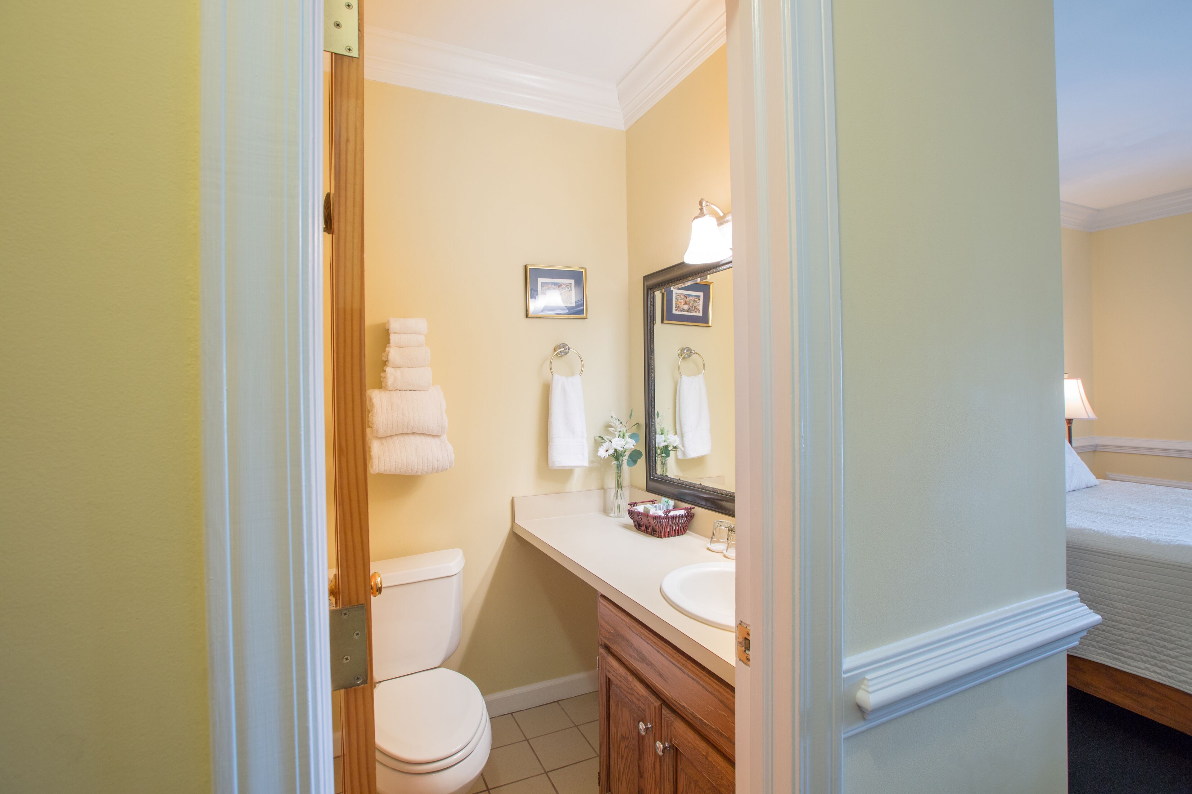 traditional room, park view - stair access only | bathroom | free toiletries, hair dryer, towels, soap