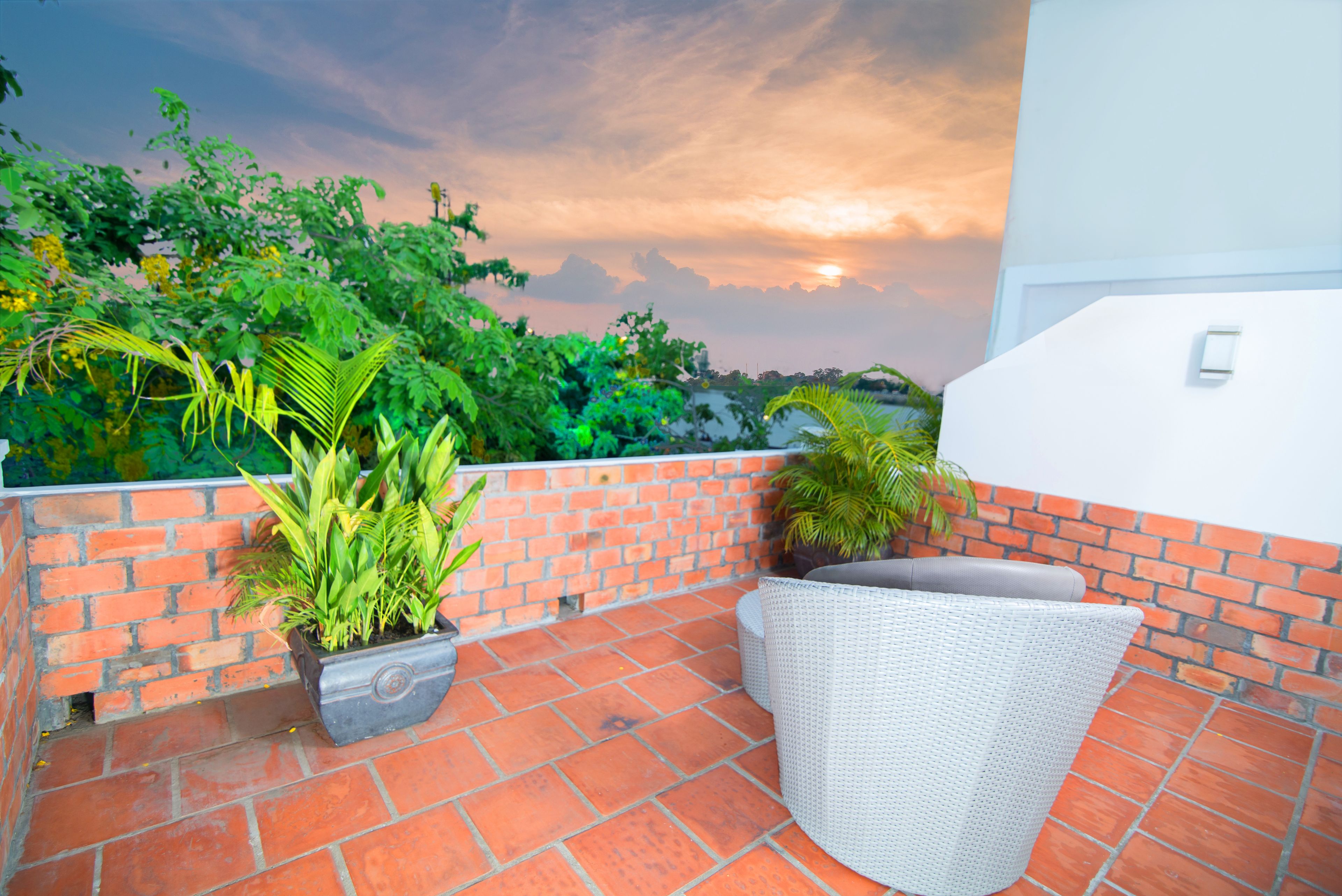 Suite, 1 King Bed, River View | Balcony