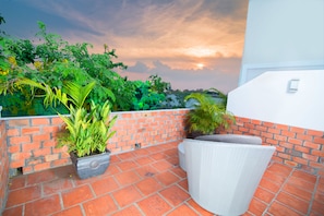 套房, 1 張特大雙人床, 河景 | 陽台