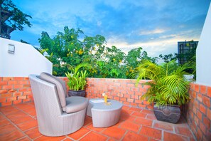 Suite, 1 llit de matrimoni gran, vistes al riu | Balcó