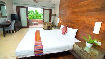 Suite, 1 King Bed, River View | Premium bedding, Select Comfort beds, minibar, in-room safe