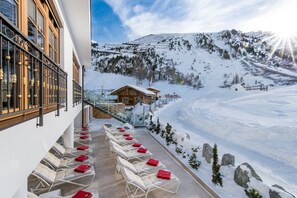 ボディ トリートメント、アロマテラピー、ホットストーンマッサージ、スポーツ マッサージ、ボディラップ、ボディスクラブ