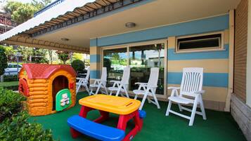 Area giochi per bambini (all'aperto)