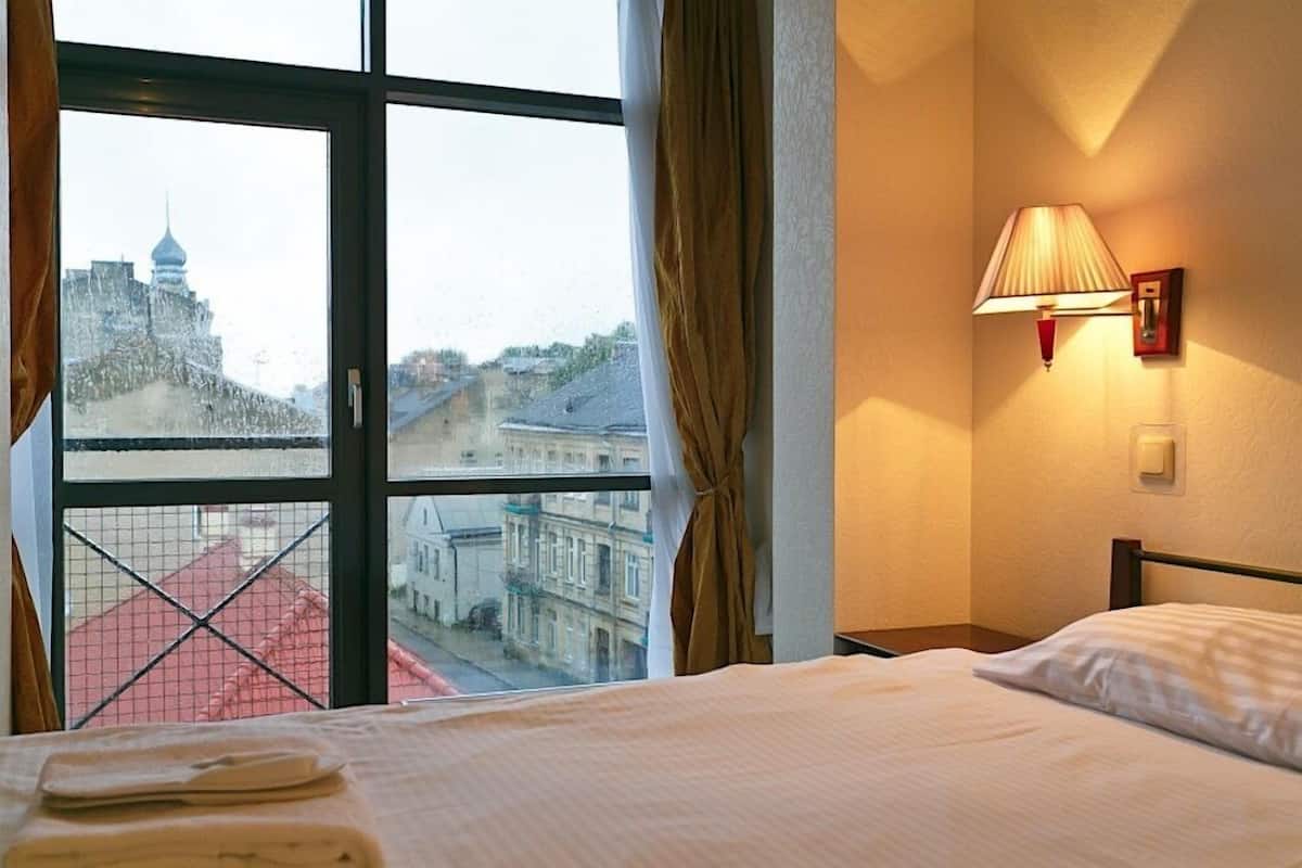 Apartment | Iron/ironing board, WiFi (free), bed sheets