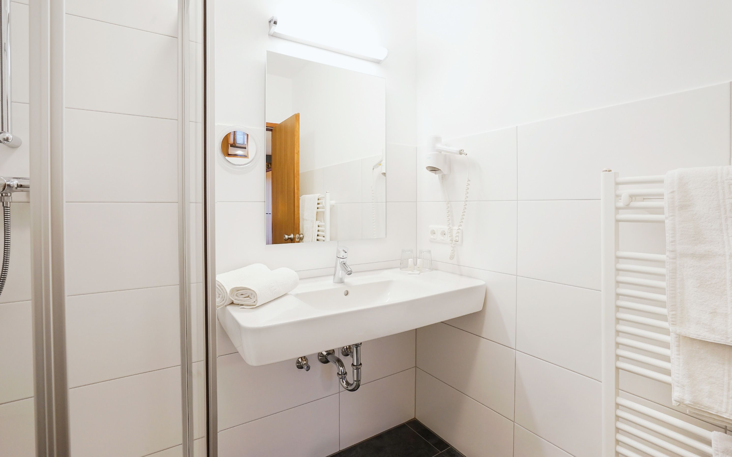 quadruple room | bathroom | shower, free toiletries, hair dryer, towels