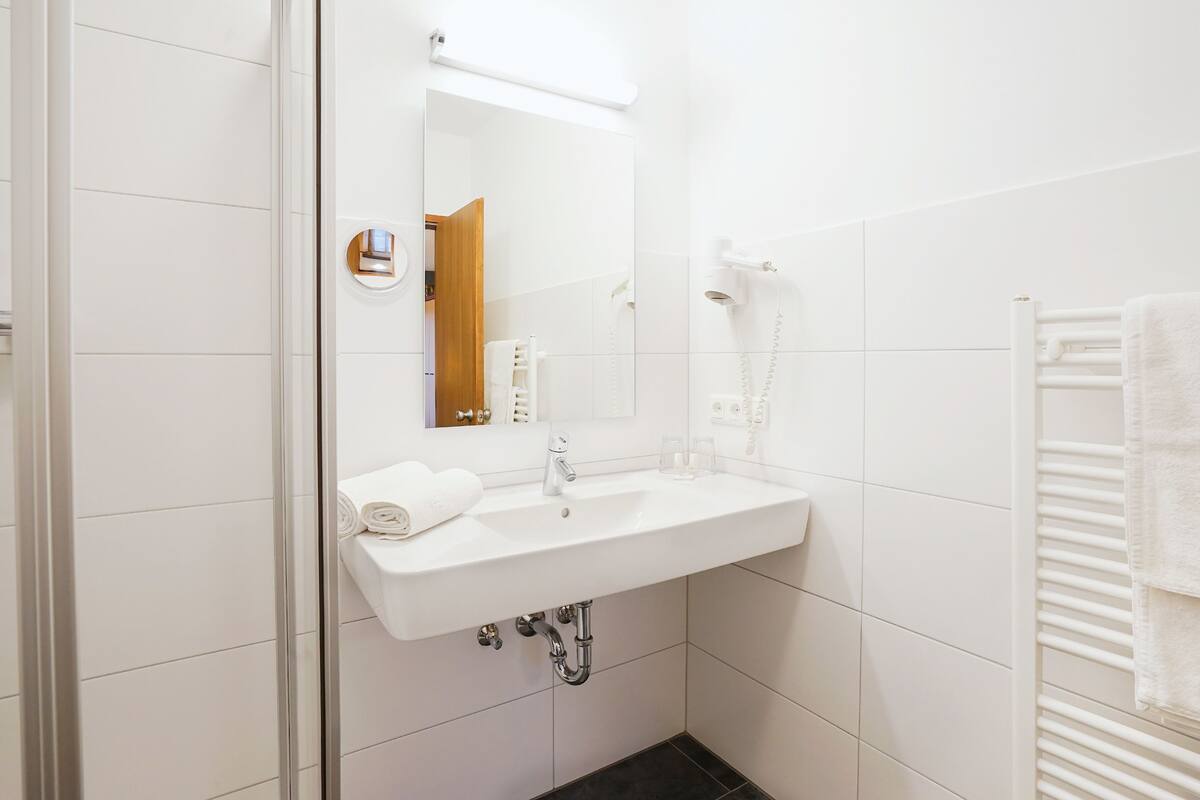 quadruple room | bathroom | shower, free toiletries, hair dryer, towels