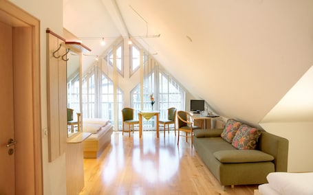 Caja de seguridad en la habitación, cunas y camas plegables/adicionales