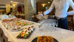 Breakfast, lunch and dinner served  - Impero Hotel Varese (Cantello)