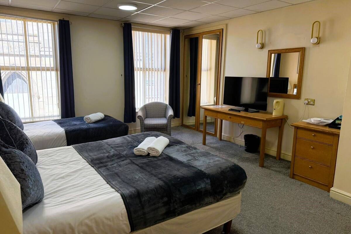 Family Room, Multiple Beds, Non Smoking, Ensuite | Desk, WiFi (free)