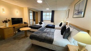 Family Quadruple Room, Multiple Beds, Non Smoking, Ensuite | Desk, free WiFi - Throstles Nest Hotel (Liverpool)