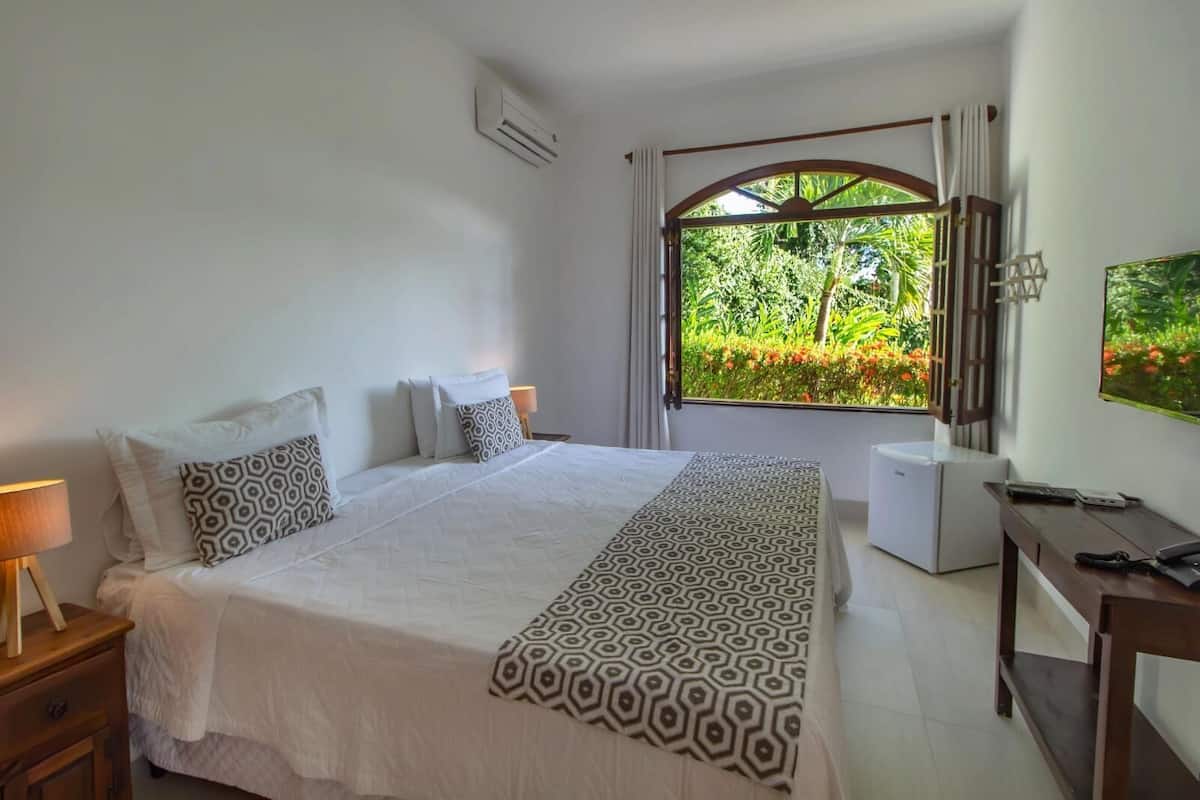 Frigobar, Wi-Fi, roupa de cama