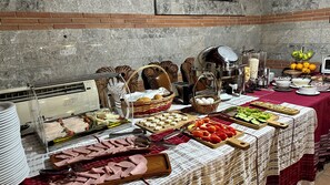 Se sirven desayunos, almuerzos, cenas y brunch