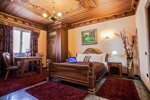 低過敏寢具、Tempur-Pedic 床墊、迷你吧、客房內保險箱