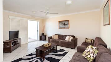 Apartment, 2 Bedrooms | Living area