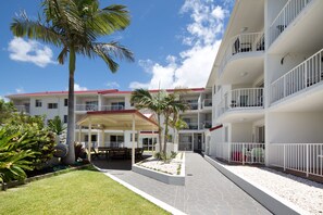 Interior entrance - Burleigh Point Holiday Apartments (Miami)