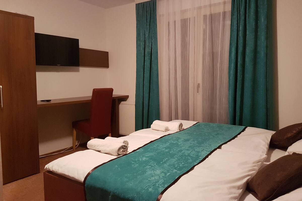 Soundproofing, WiFi (free)