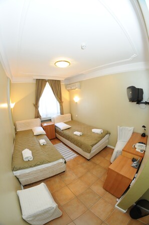 Enkeltrom | Allergitestet sengetøy, safe på rommet, skrivebord og wi-fi (inkludert)