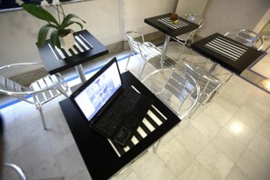 Kühlschrank, Mikrowelle, Herdplatte, Geschirrspüler