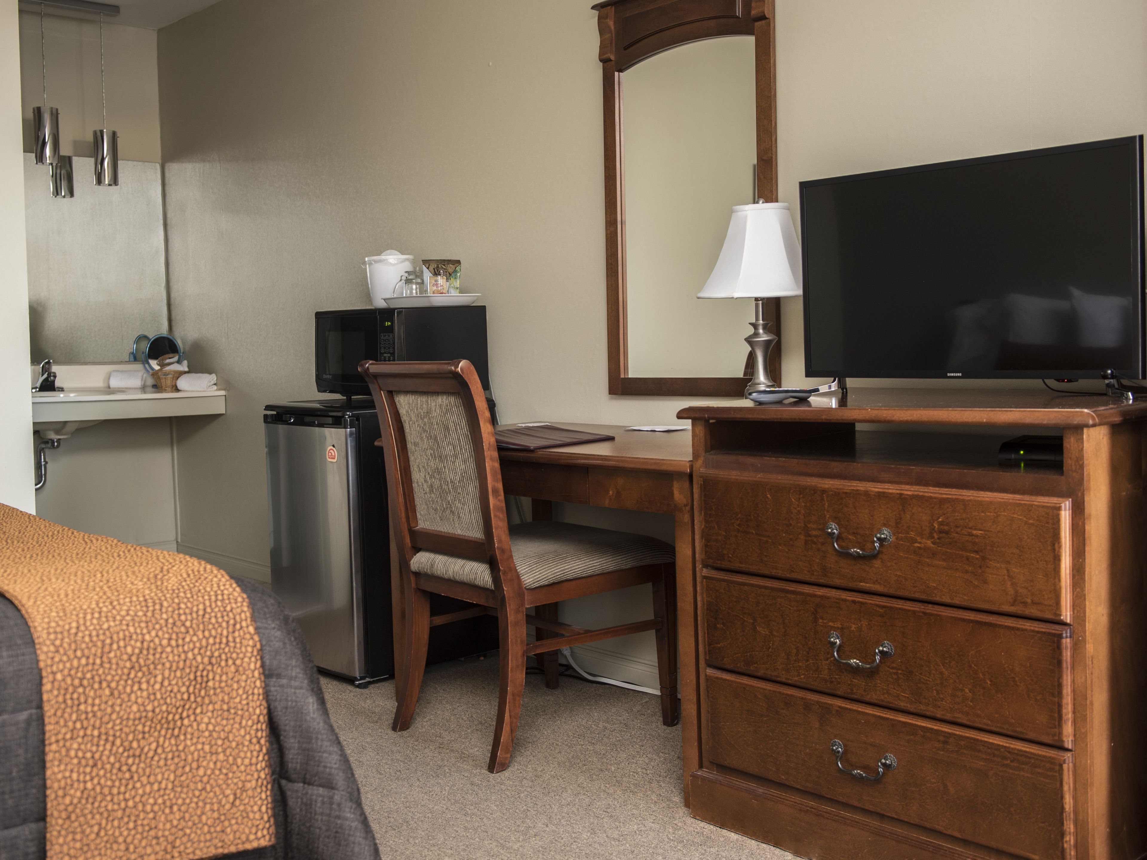 Superior Room, 1 Queen Bed | Room amenity