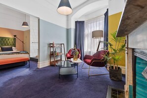 Classic Suite, 1 Queen Bed, Non Smoking | Premium bedding, desk, blackout curtains, iron/ironing board - Hotel Harry, an Ascend Collection Hotel (Surry Hills)