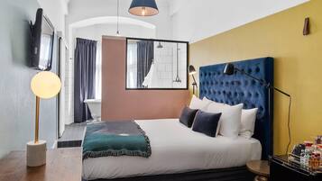 Prestige Suite, 1 Queen Bed, Non Smoking | Premium bedding, desk, blackout curtains, iron/ironing board