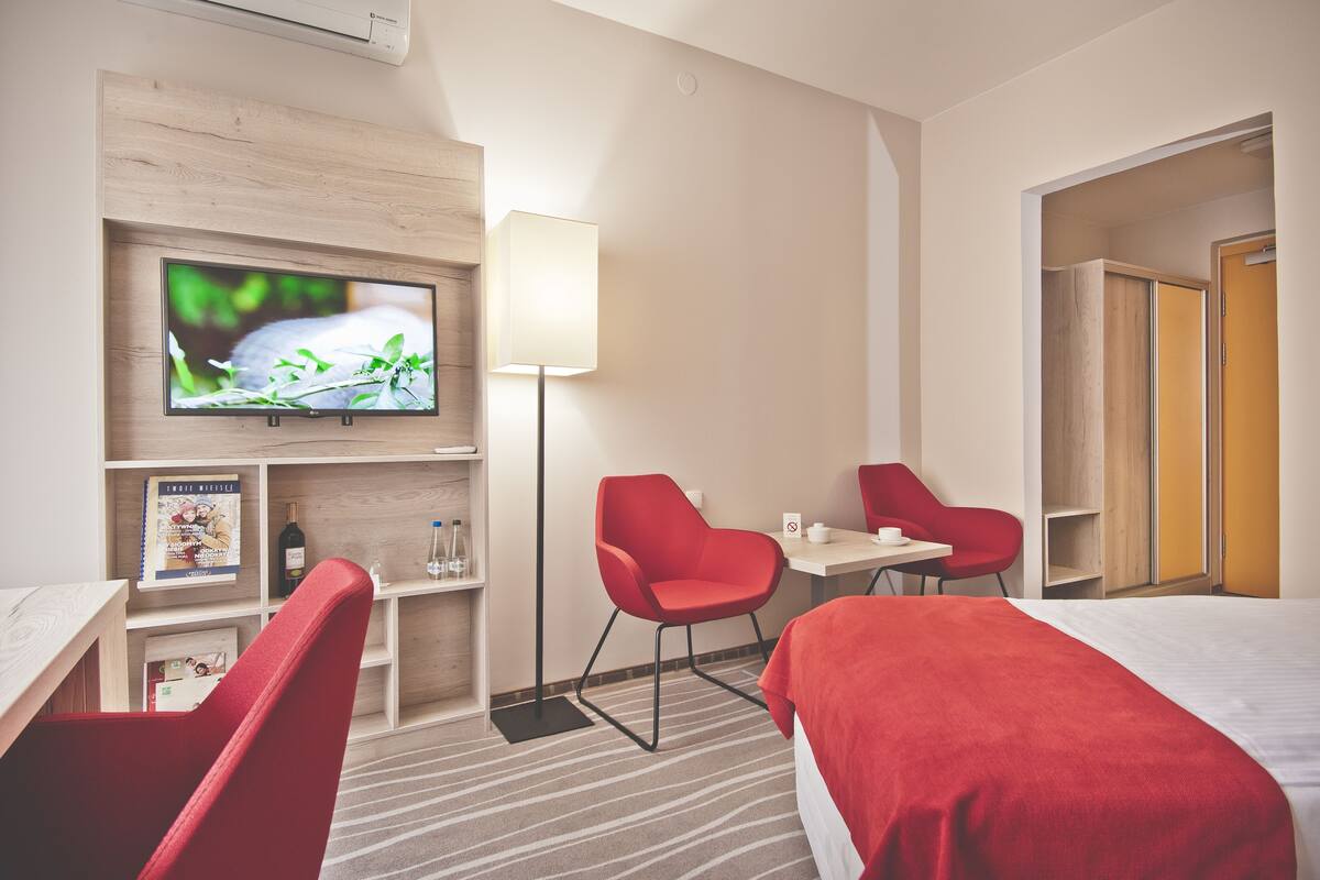 Cofres nos quartos, Wi-Fi de cortesia, roupa de cama