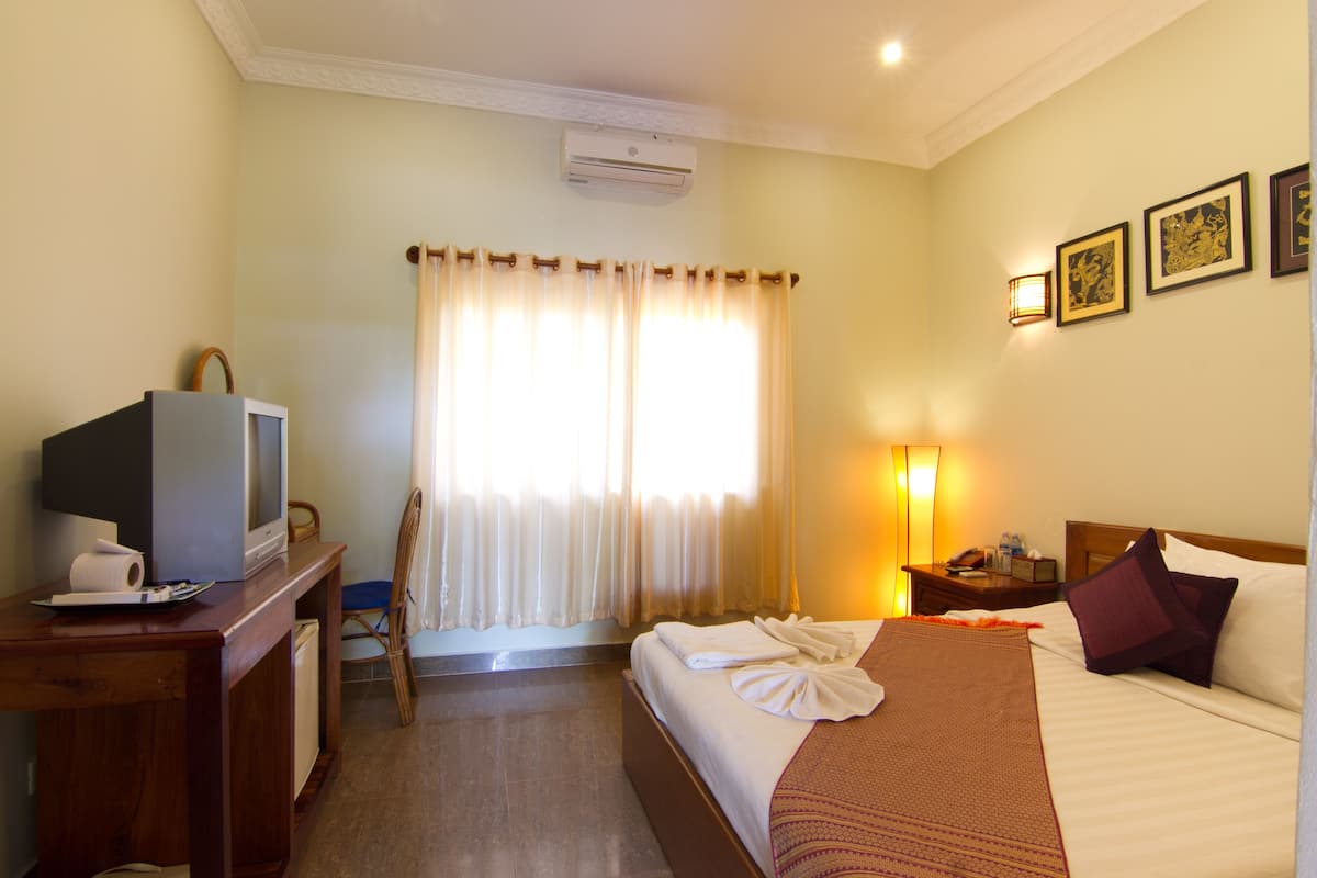Minibar, desk, cribs (free), rollaway beds (surcharge)