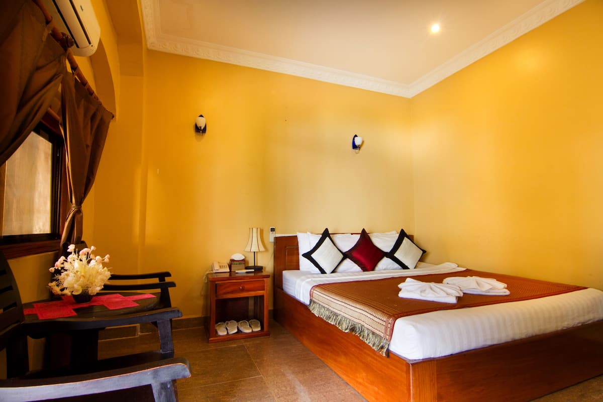 Minibar, desk, cribs (free), rollaway beds (surcharge)