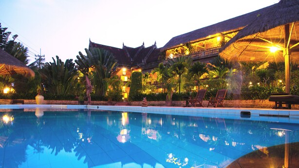 Outdoor pool - Angkor Spirit Palace (Siem Reap)