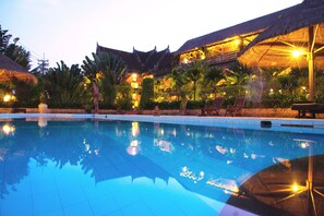 Outdoor pool - Angkor Spirit Palace (Siem Reap)