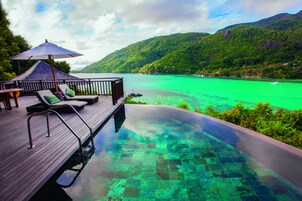 5 piscinas externas, espreguiçadeiras