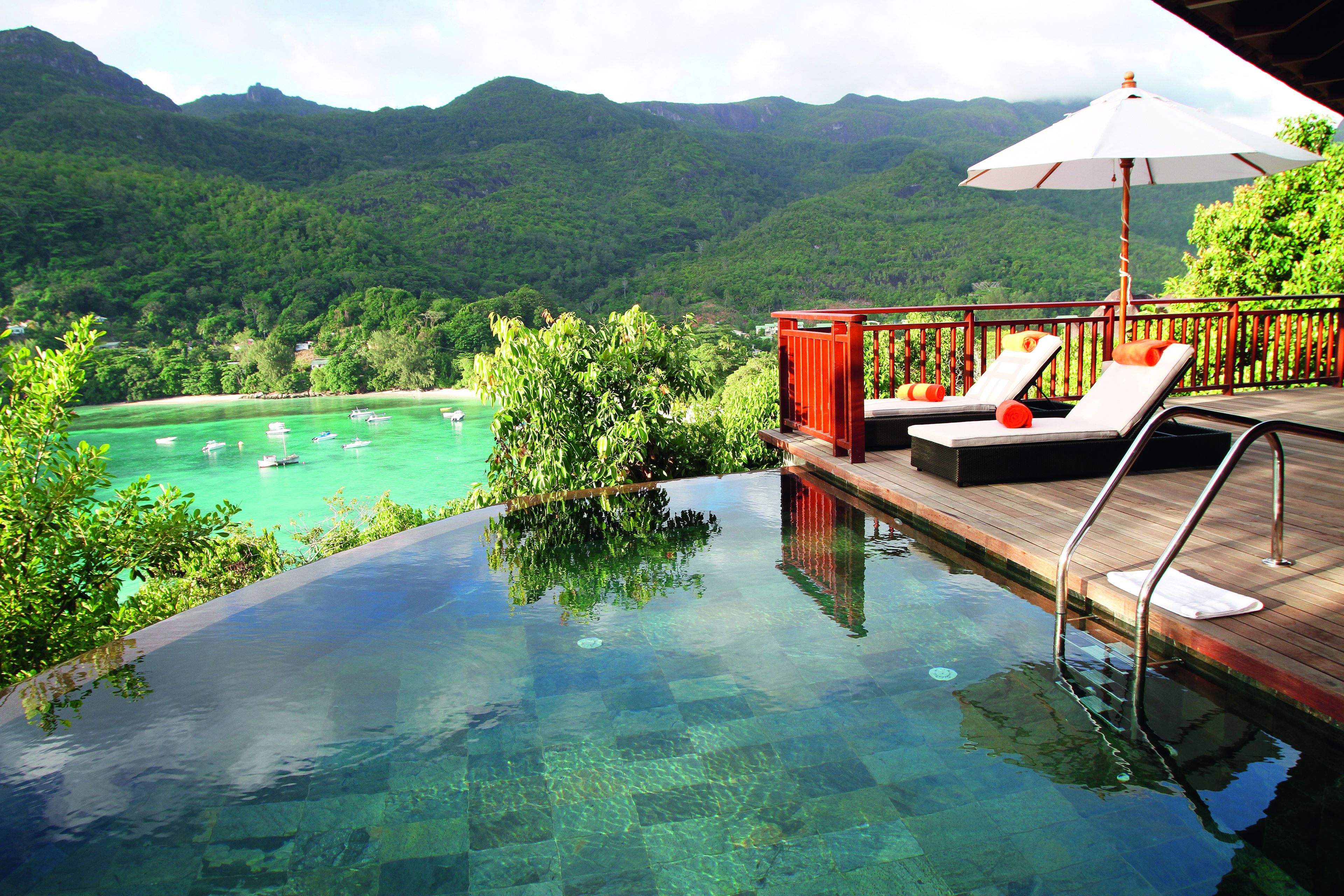 5 outdoor pools, pool loungers