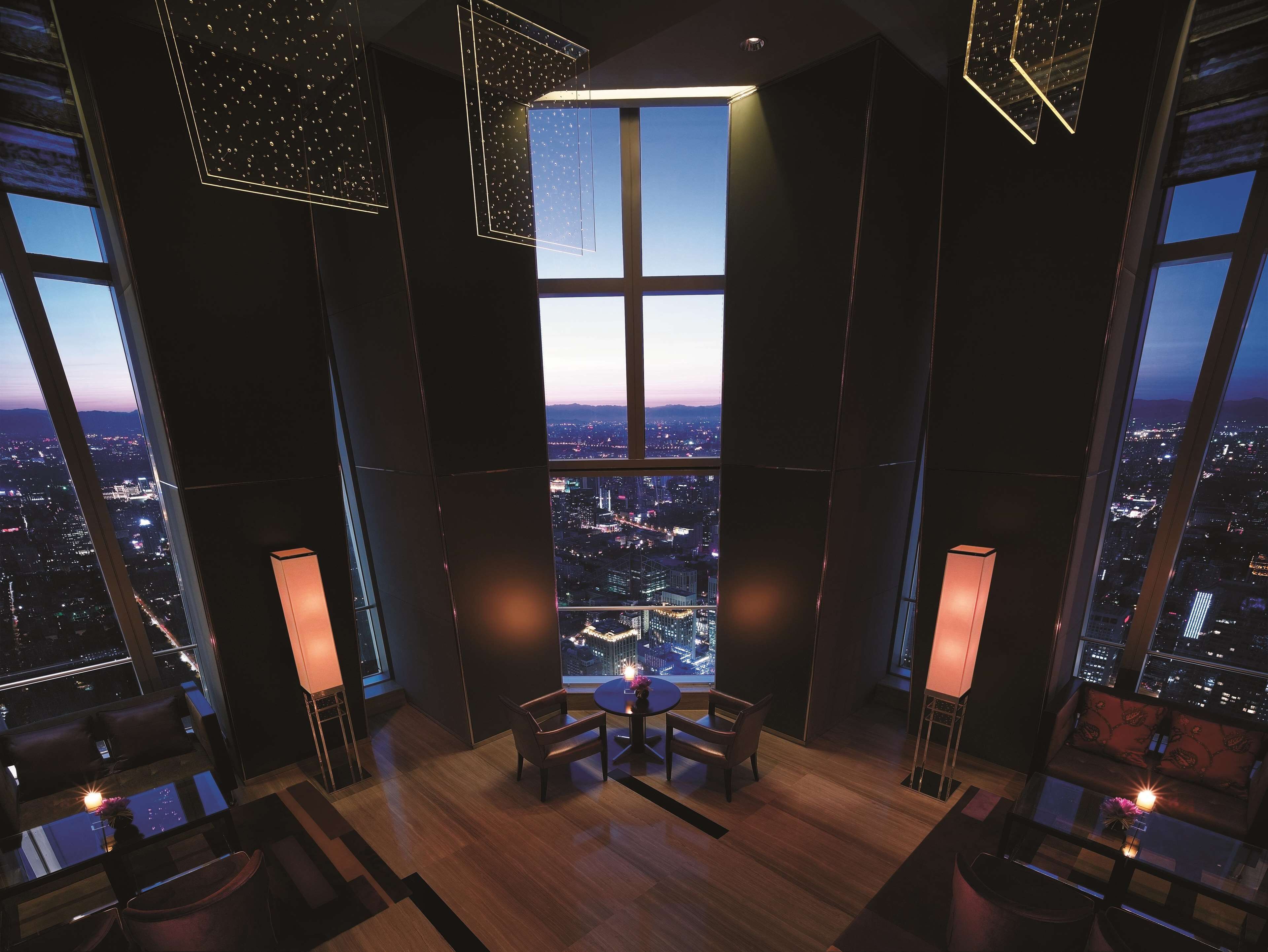 Bar (trong khuôn viên)