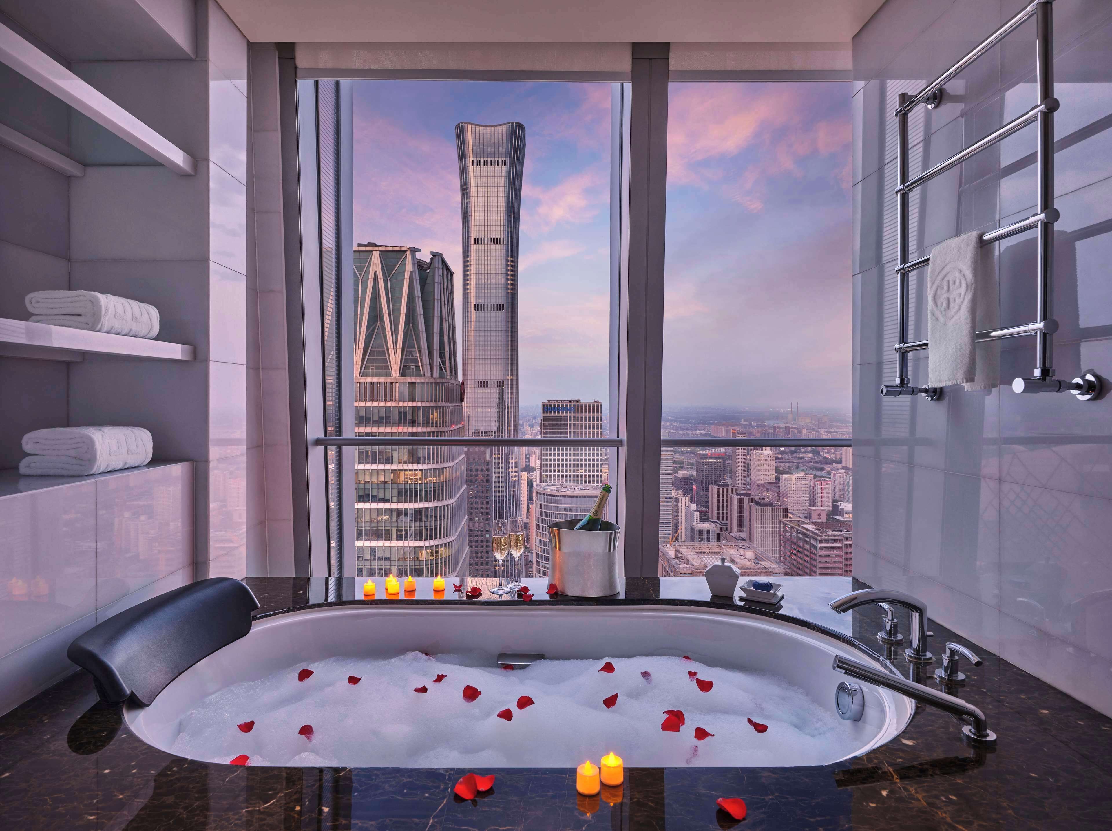 grand room, 1 double bed (grand) | down duvets, minibar, in-room safe, desk