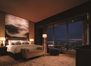 Down comforters, minibar, in-room safe, desk - China World Summit Wing, Beijing (Beijing)