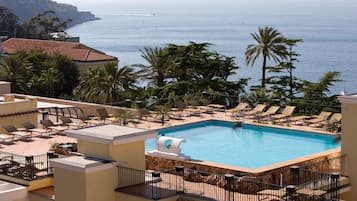 Piscine extérieure (ouverte en saison)