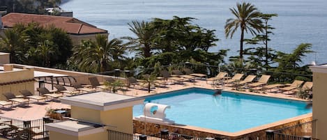 Piscine extérieure (ouverte en saison)